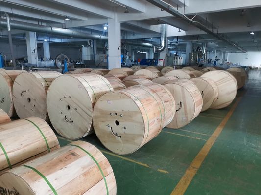 Comunicação de longa distância Área exterior de aréio fio de aço Reforço GYXTY 1km Fibra óptica blindada cabo fino