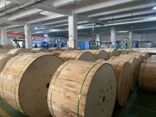 Uni - frouxamente o tubo todo o núcleo exterior dielétrico 4 do cabo de fibra ótica 8 retira o núcleo de mini ADSS 50M Span